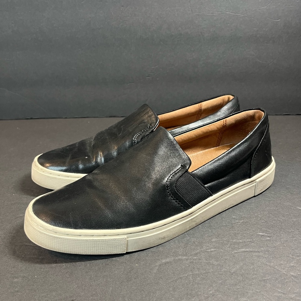 Frye slip on sneakers Wo’s sz 7.5